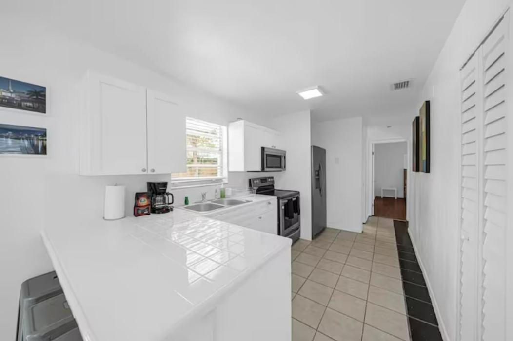 Spacious 2-2 In Heart Of Calle 8 - Family Hébergement de vacances